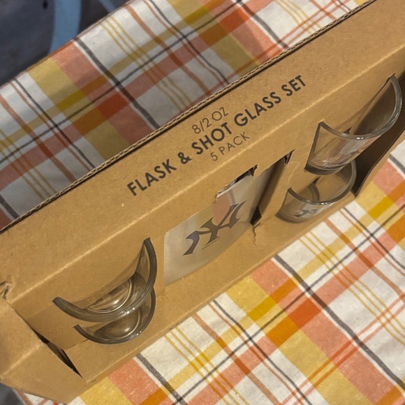 NY Yankees Silver Flask and Glass Set with Blue Accents - Picture 2 of 7